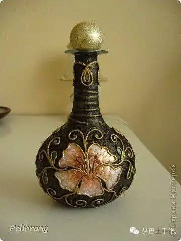 廢棄玻璃酒瓶變身華麗復(fù)古工藝品